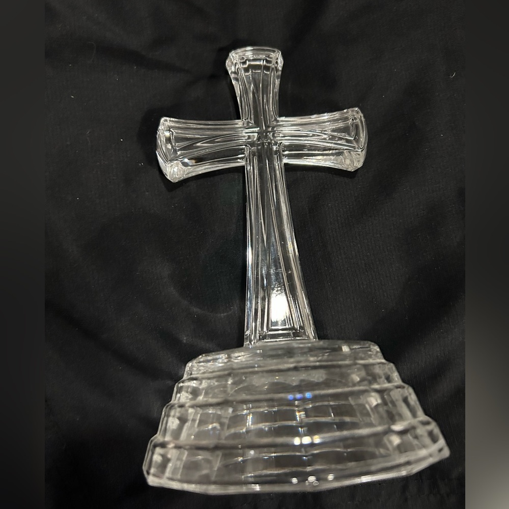 $10 sale Vintage St George Cross 24% Lead Crystal Sculpture Round Base